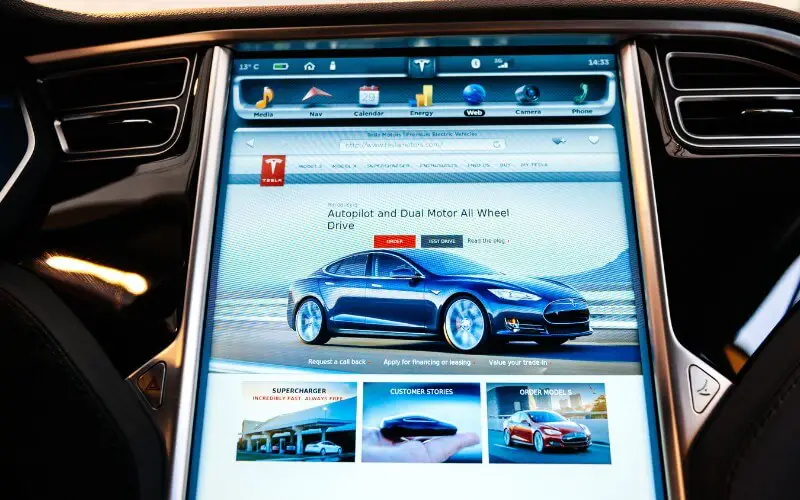 Tesla-touchscreen