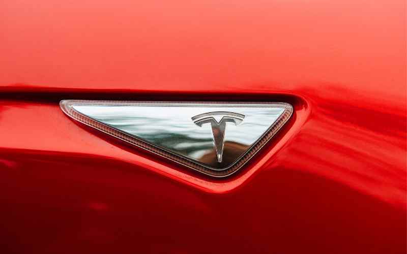 How to Remove Tesla Emblem