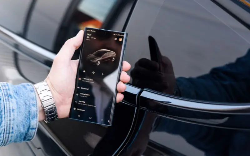 Tesla Won't Forget Bluetooth Device